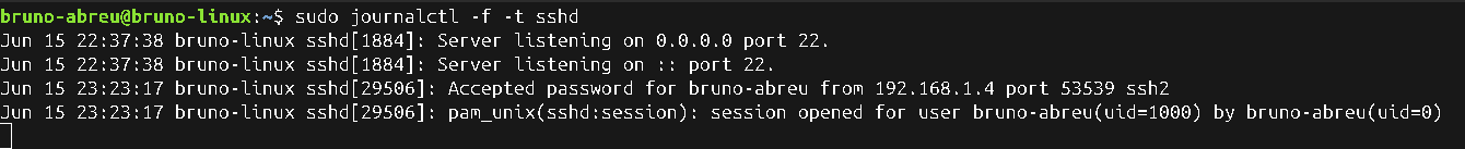 Log em tempo real mostrando login SSH bem-sucedido e abertura de sessão